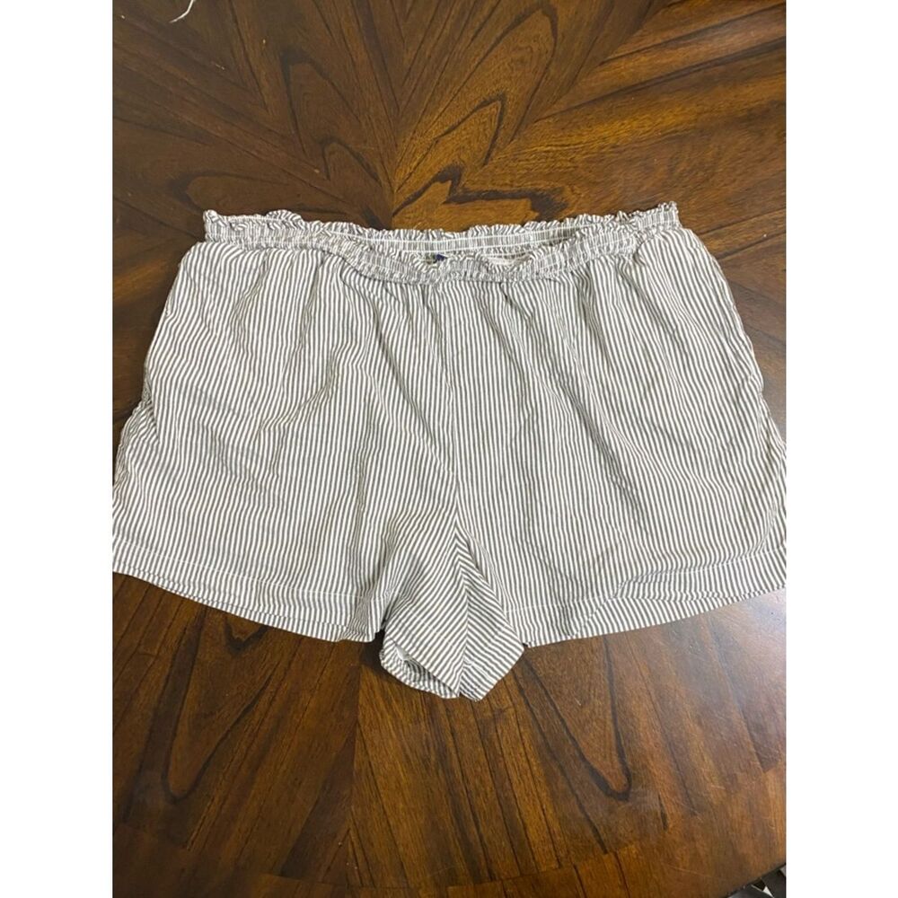 American Eagle- Women's Elastic Waist Striped Shorts - Cream and Black